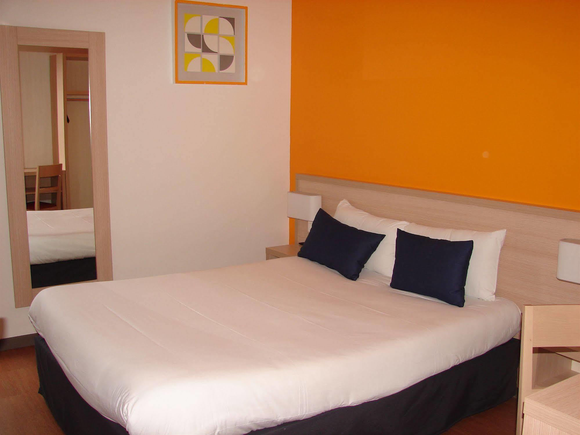 Budget Hotel Melun Sud - Dammarie Les Lys Exteriör bild